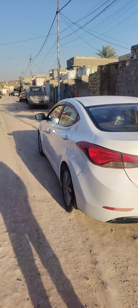 السلام عليكم ورحمة الله وبركاتة
النترا موديل 2014
 مكينه وكير مكفولات
حداديه جاهزن خلفي امامي
تبريد ثلج
تايرات خلفي امامي جديد
باتري جديد
كهربائيات كلها شغاله
السايره وارد خليجي
السياره بيها جفيه من جهة السايق
وضربه بالجنطه
معمره وكامله مثل ماموضح بالصور
السعر 93 ورقه وبيها مجال للشراي
متواجد اتصال  او واتساب فقط
***********.
