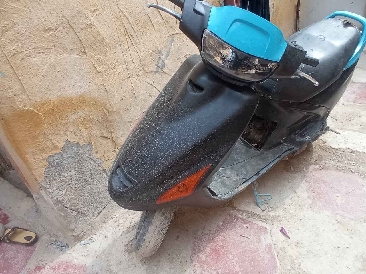 سلام عليكم عندي دراجه فراشه نظيفه و شغاله وسعر 400 وبيهه مجال المكان نجف حي شرطه الرقم***********
