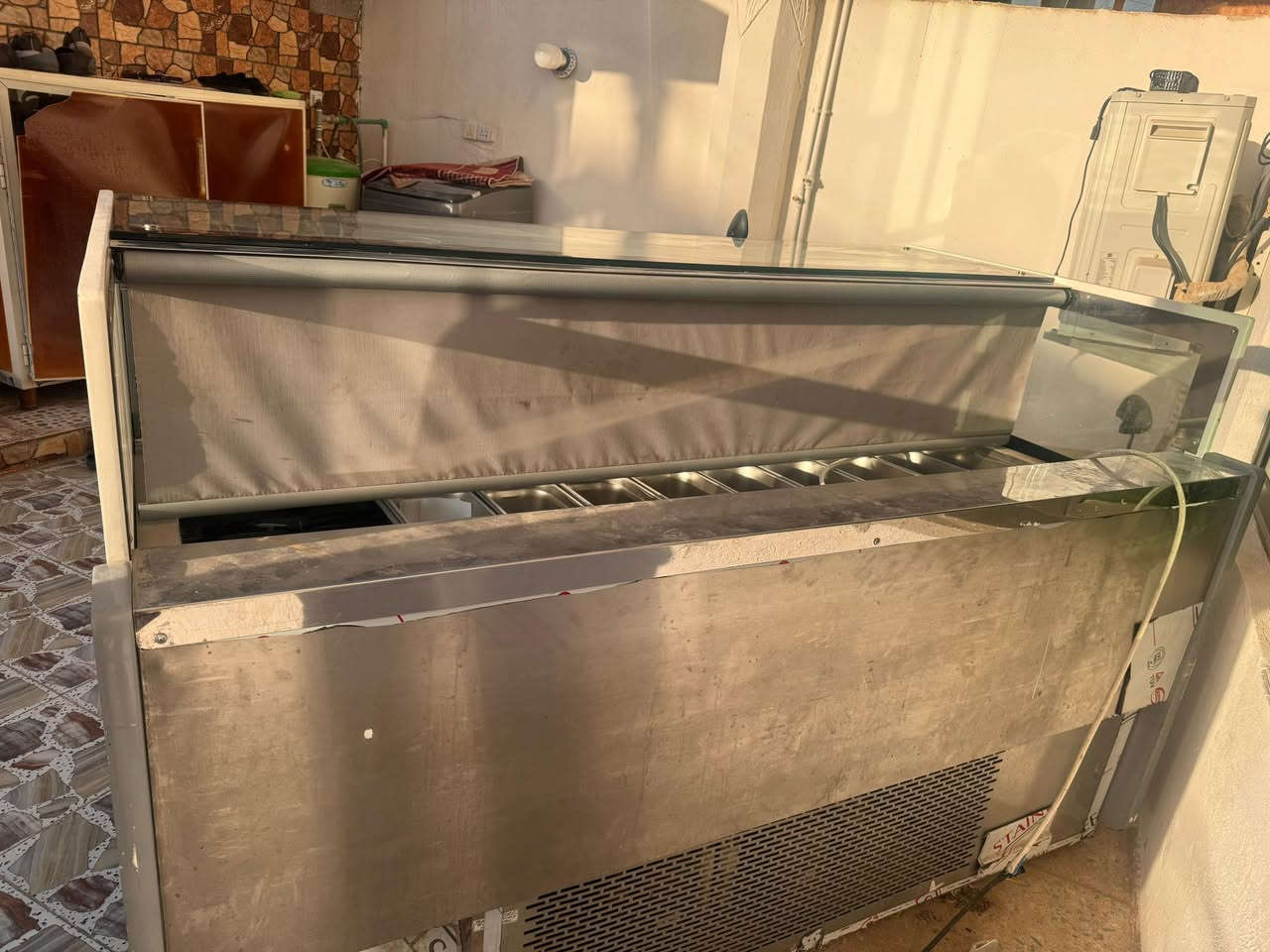 براد ايس كريم للبيع 
إيراني  طول ١٩٠ 

***********
