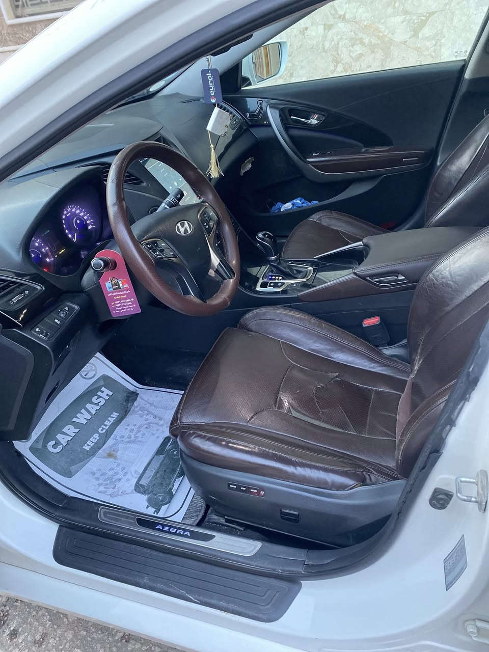 السلام عليكم
هونداي ازيرا موديل 2013 خليجي 
ماشيه 116 الف حقيقي 
فول موصفات  Vip
 مكينه 6 سلندر 
سيارة مكفولة كفالة  عامه 
بيها شخوط واحد بالباب و الثاني بالجاملغ فقط
موصفاتها فوول الفول 
بصمه ابواب وتشغيل 
بانوراما طكتين 
كشنات جلد
داخل ملكي للخير 
تدفئه  كشنات
قطعتين تبريد 
تحكم كشنات منفصل ابواب 
تحكم بيانو
تحكم كشنات كهربائي 
برده خلفيه كهربائيه 
بردات جانبيه خلفيه 
مري شفط نظام ترحيب
اناره داخليه 
فتح صندوق ذكي 
لدات خلفي 
كاشف ضباب امامي 
حساس امامي خلفي 
نظام اصوات رهيييب 
لد مري جانبي 
حساس خلفي امامي
سايد برك بصمه
يدات نيكل إشارات ترحيب جانبي 
دبل كزوو خلفي 
ويل كب 19 كرؤم
------------------------------------------
سيارة جديده جدا 

*********** 

السعر :: 140 ورقه قابل للتفاوض 
السياره بأسمنا رقمها بغداد و تحويل ثاني يوم
مكان السياره : كربلاء شارع البوبيات
