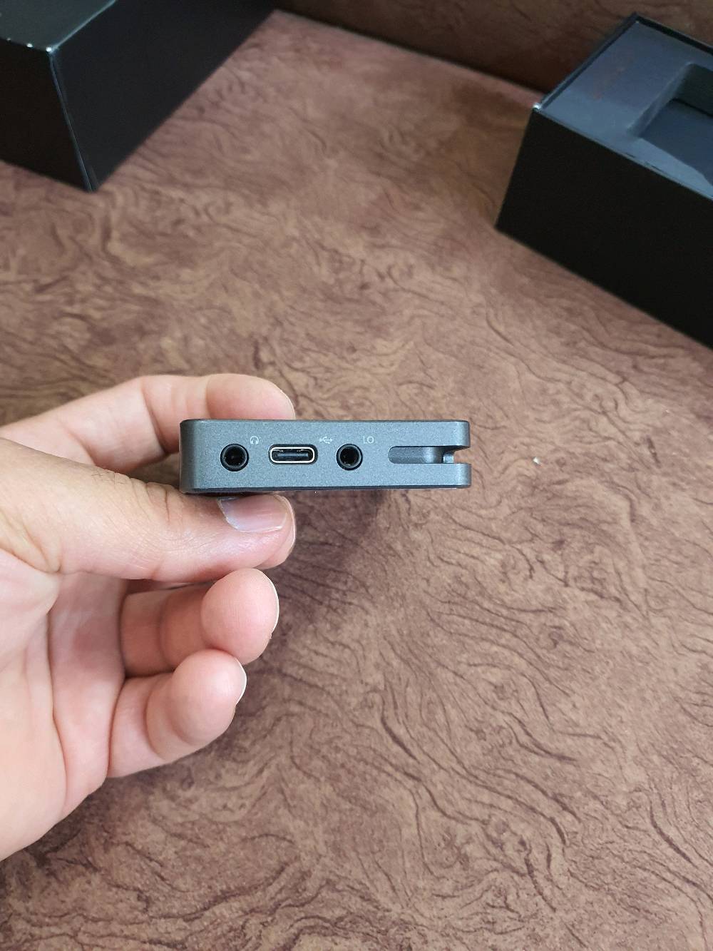walker h2 Hi-Fi music player  
مشغل صوتيات احترافي من شركة والكر