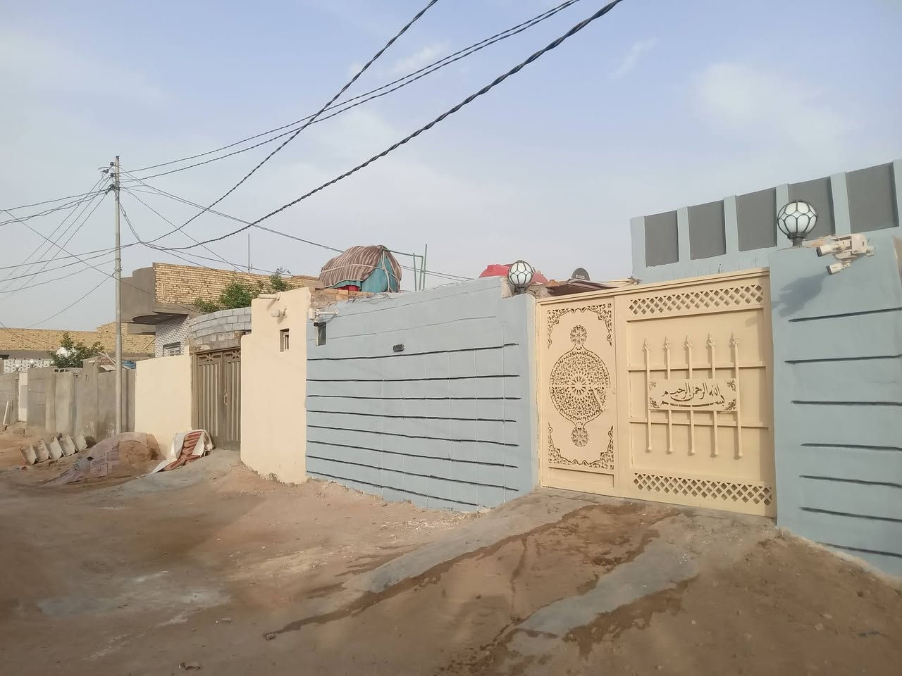 سلام عليكم بيت البيع بحي مصوره   مساحه ٢٠٠ م   ألبيت طابو زراعي سند 25 *********** البيت نضيف
