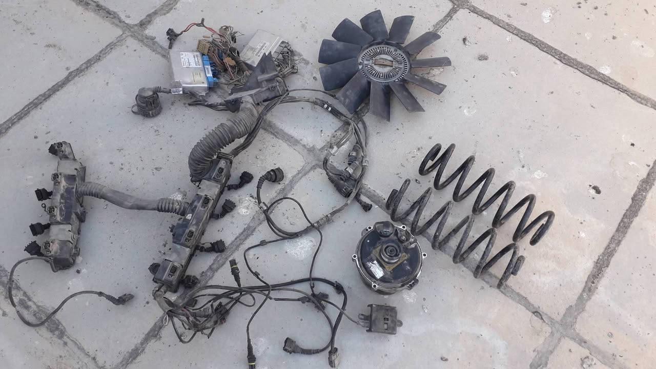 السلام عليكم غراض x5  للبيع
ظفيره وعقول محرك ٤٤ داينمو مي ١٥٠ الف
داينمو مي ٧٥ الف 
لويات x5 من مديل ٢٠٠٠ ال ٢٠١٠ ٧٥ الف
كلج ومروحه ٢٥ الف
بغداد البلديات ***********
