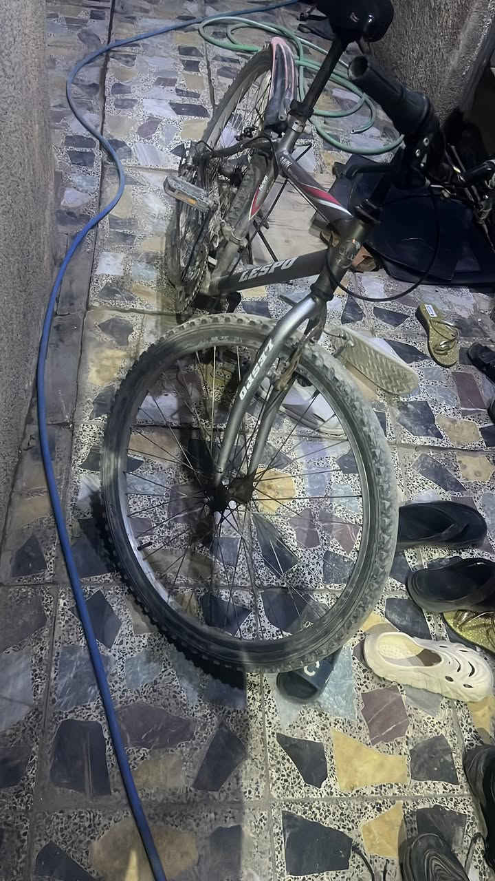 السلام وعليكم بايسكل كوري نضيف كلش
البايسكل جوابه جدد 

تايرات جدد

بايسكل حلو 

سعره 40 قفل 

مكاني بغداد الزعفرانية

للاستفسار ***********

متواجد واتساب وماسنجر
