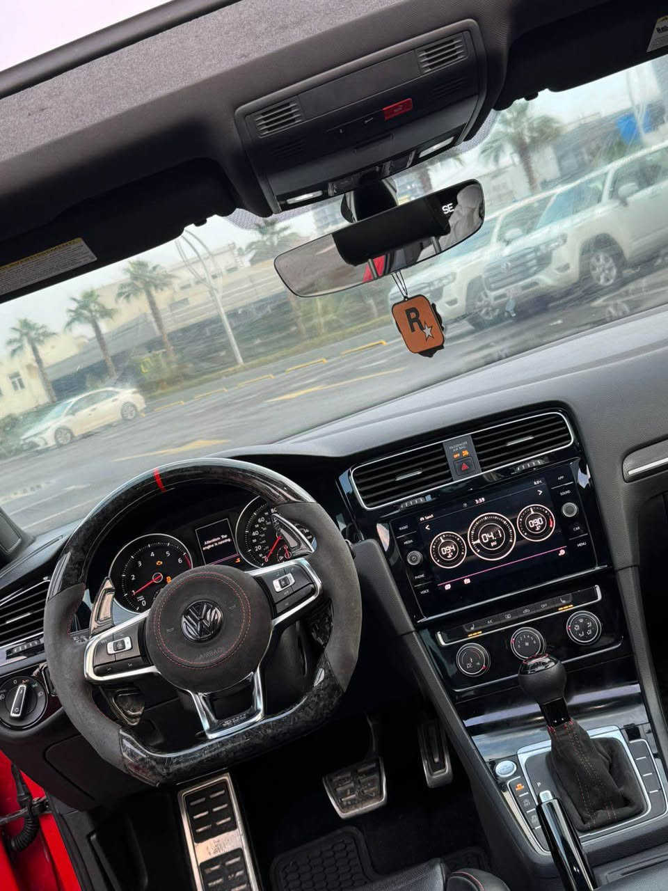 گۆلفی GTi مۆدێل 2020

مەکینەی ٢٠ تۆربۆ مەرغوبەکە
یەک چامڵخی لای سایەقی بۆیاغە ناو چامڵغی گرتووە بەڵام شانسی بە شەرت یەک نوقتەی نییە 
ئێرباگ بەس سوکان کامل سیستەم دانرایتەوە 
کامل جوانکاری بێ نوقستانی 
گێر و مەکینەی بە شەرت کارەبایاتی بە شەرت 
٥٠ هەزار مایل رۆیشتووە 
بۆنیتی کاربۆن فایبر داون پامپ و سوکان سپۆرت کامل جوانکاری بێ نەقسی 
فول مواسەفاتە (پانۆراما ،کوشن جلد و کارەبای کوشن گەرم ،
٤ مۆدی لێخورین ،lED riving ,لایەتی لەگەڵ سوکان جولە ،شاشە گەورە ،فول فولیەتی ) 
سەیارەکە وەک دەقی شەریکەیە بێ قۆپ و نەقسی 
شتەکی خاوێن و یەک دینار مەسروفی نییە سەنەوی نوێیە بێ کێشە  نرخی ١٧٥$ کەمێک محامەلە ژ.م ( ***********) أربيل, العراق
