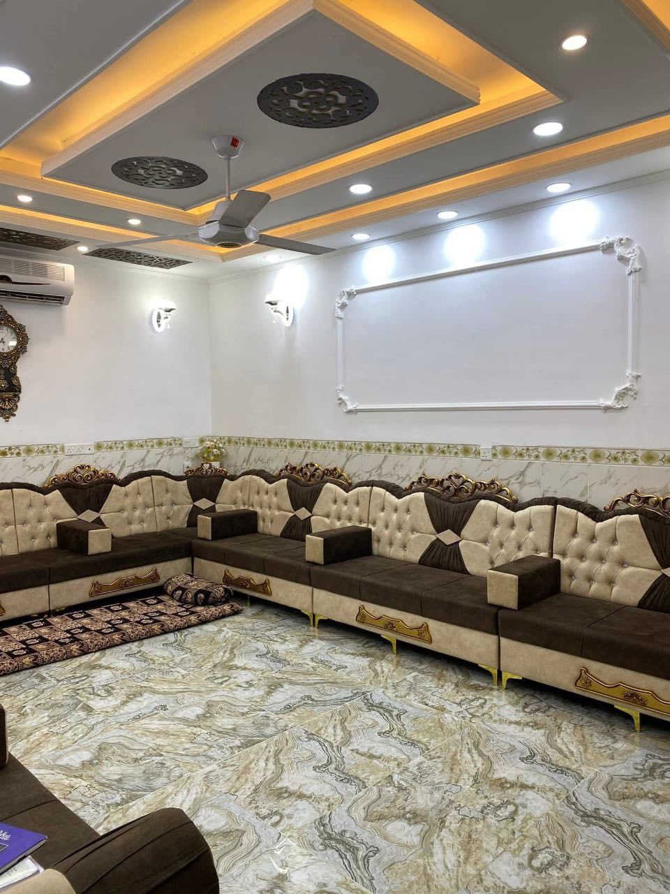 دار للبيع مساحه 200 متر طابو صرف حي العسكري قرب ماركت المرهون سعر خاص رجا او الاتصال
***********
