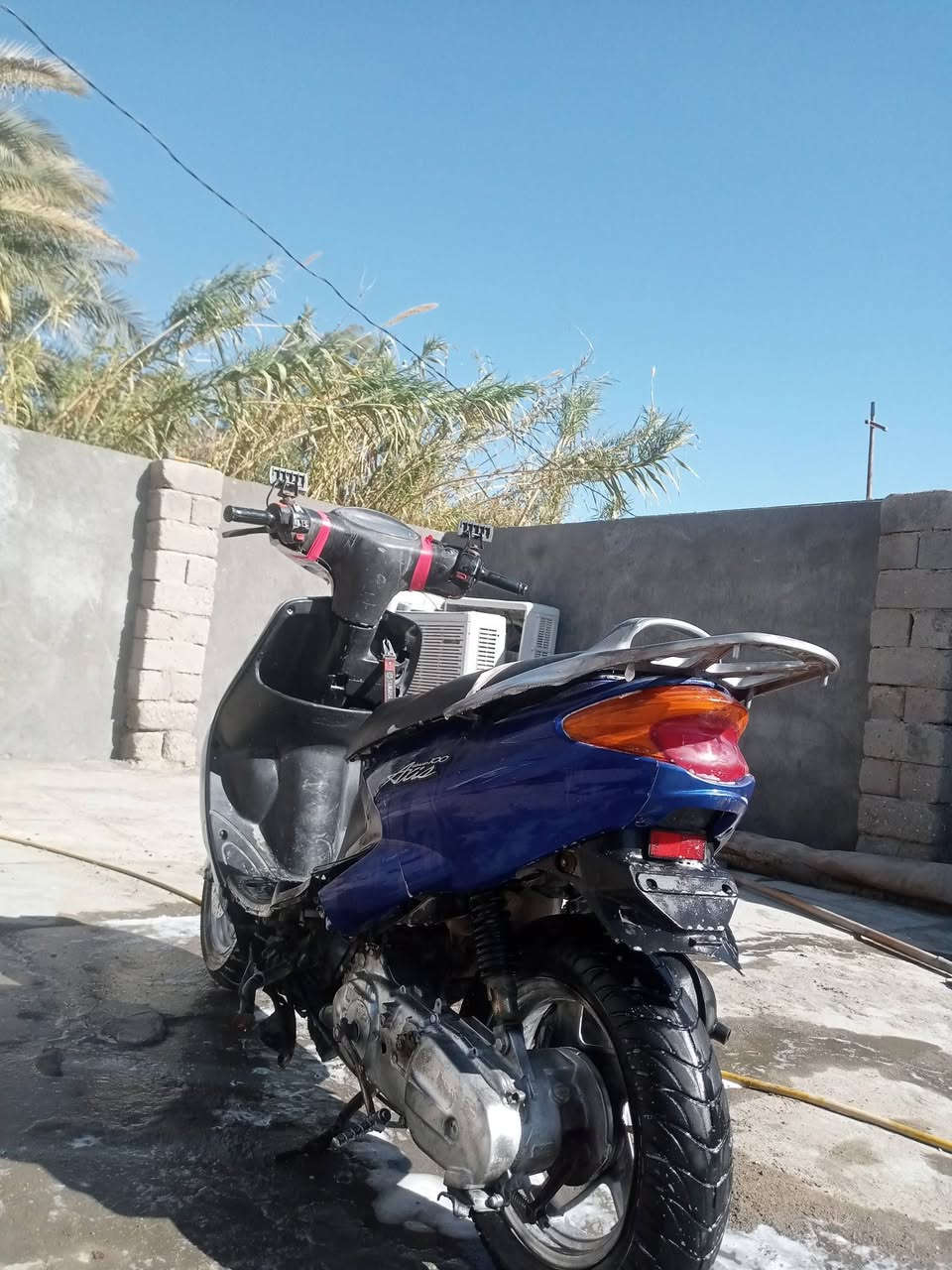 سلام عليكم للبيع دراجه دولفين شغاله سلف هندر شغاله مناقصه شي مال جناي سعر ٢٠٠ شراي  يجي خاص هاذه رقمي ***********
