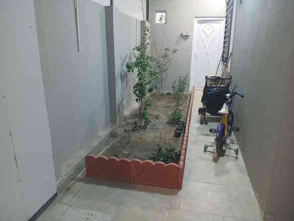 سلام عليكم عندي بيت بمجمع الزهراء ركن وعلى ساحه وخلف شارع التجاري ١٥٠ متر وبي اضافات ومجاور البوابه صار عليه ١٠٥ مليون وباقي ٤٠ الى شركه اريد اراوس بل اميرات 2  المساحه ٢٥٠ رقمي ***********
