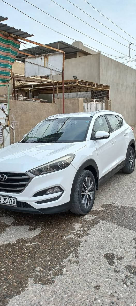 هونداي توكسان
مابيها الصبغ ولا تبديل ولا حالوب
سنويه  وهزه جديد باسمي
بيها ورقه بانزين
رقم سليمانيه 
185 وبيها مجال قليل
***********
