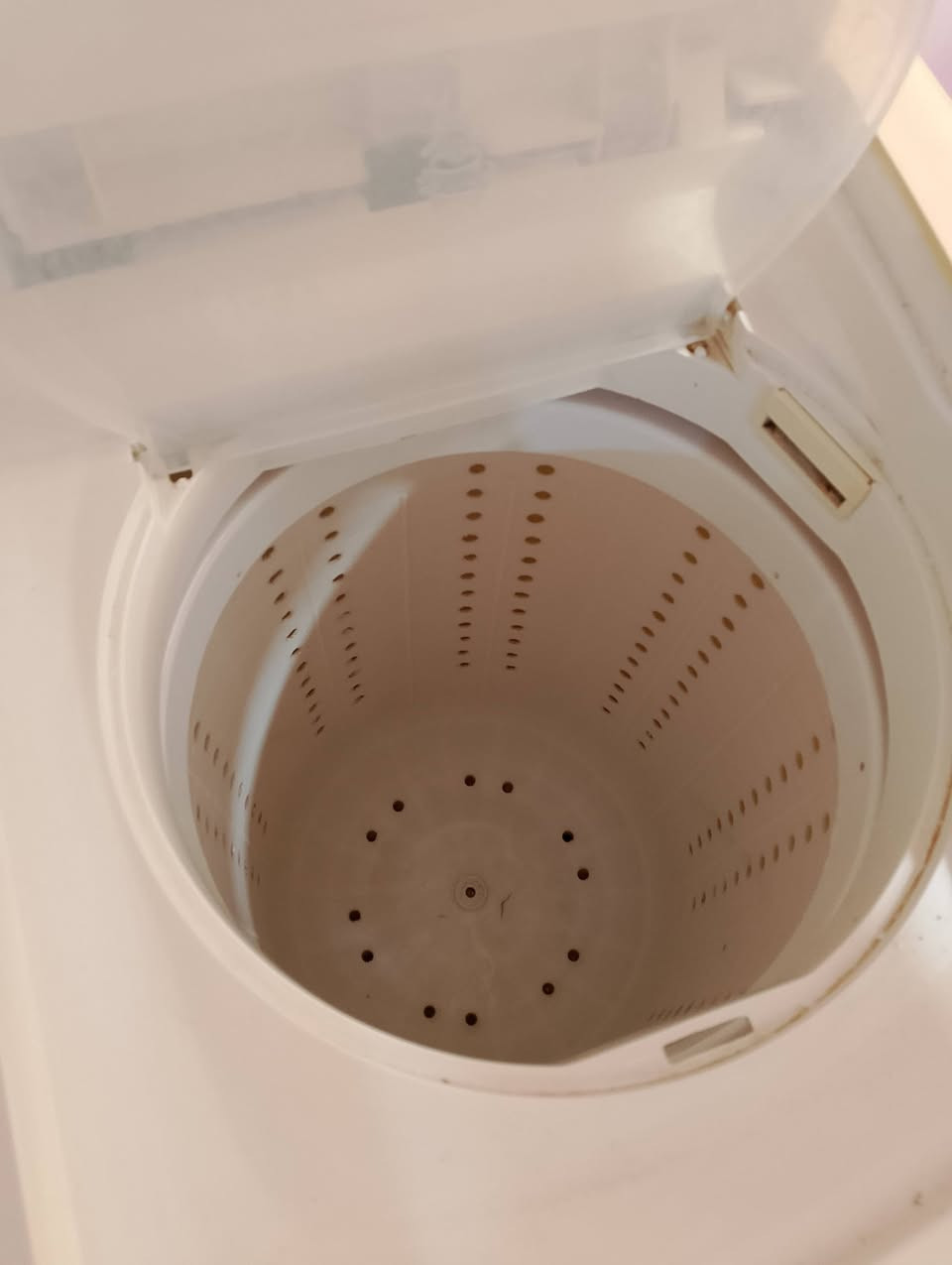 غساله برفاب
السلام عليكم 
غساله نوع برفاب نظيفة  و شغاله والمجفف مالتها جيد جدا فقط ماتخزن ماء تصليحه بسيط جدا السعر 50 
العنوان حلة مركز المدينة قرب مدينة العاب المدهش 
للأستفسار ***********
