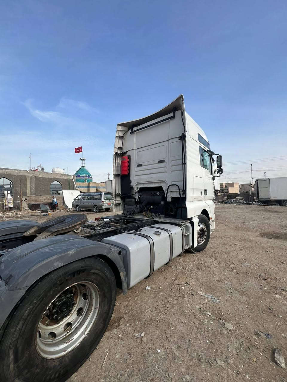 السلام عليكم مان للبيع موديل 2002 جير عادي بم نوزل رقم انجليزي تحويل ثاني يوم مربوطه براد كبل لشغل ***********
