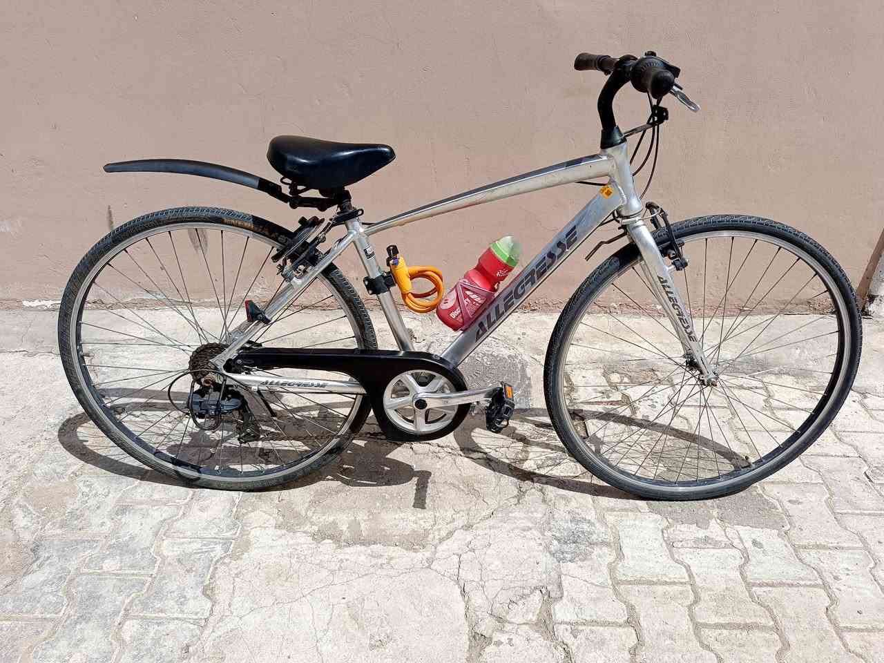 بايسكل c700 المنيوم 
قياس:27
ياباني شيمانو 7نمر خلفي 
للبيع بسعر 125و بيه مجال 
للتواصل :*********** #اكسبلور
#بايسكل #c700
