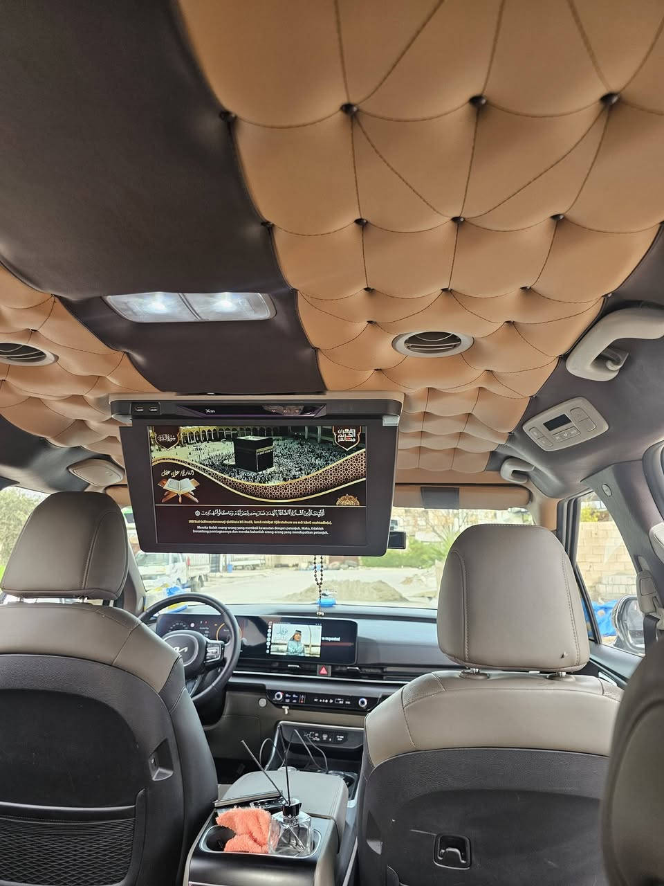 سلام عليكم...... كيا كرنفال موديل 24شكل الجديد شكل ال25للبيع....  سياره كلها بلاد على وضع الشركه ماعدا جاملغ جهة السكن رش كلير خارج العراق سياره جديده بمعنه الكلمه مكفوله من الضربه والشخط والرصعه محرك V6   3500بانزين فقط دخول جديد بشهر الخامس داخله للعراق تفتح اشاره تطلع كامره شاشه بالدشبول شاشه بلازمه بلاديه بالسقف. تدفئه تبريد كل المقاعد تدفئه تبريد بالستيرن گير ماوس داخل مشمشي بلادي رادارات تحكم ستيرن قياده ذاتيه تحديد مسار كامرات محيطيه سيارة بيها هواي مواصفات لو ابقه اكتب يومين ماخلص مواصفاتها اعلى فئه بالكرنفال رقمتها كركوك بأسمي تحويل ثاني يوم قبل شهر رقمتها تخم تايرات اربعه جدد شديتهن قبل خمسطعش يوم سياره خاصه مامشتغله بالعراق قليل كلش ممشاها بالعراق مكان السياره كركوك قضاء الحويجه  سعر 330بيها مجال قليل للأستفسار اتصال على الرقم ***********.  ***********
