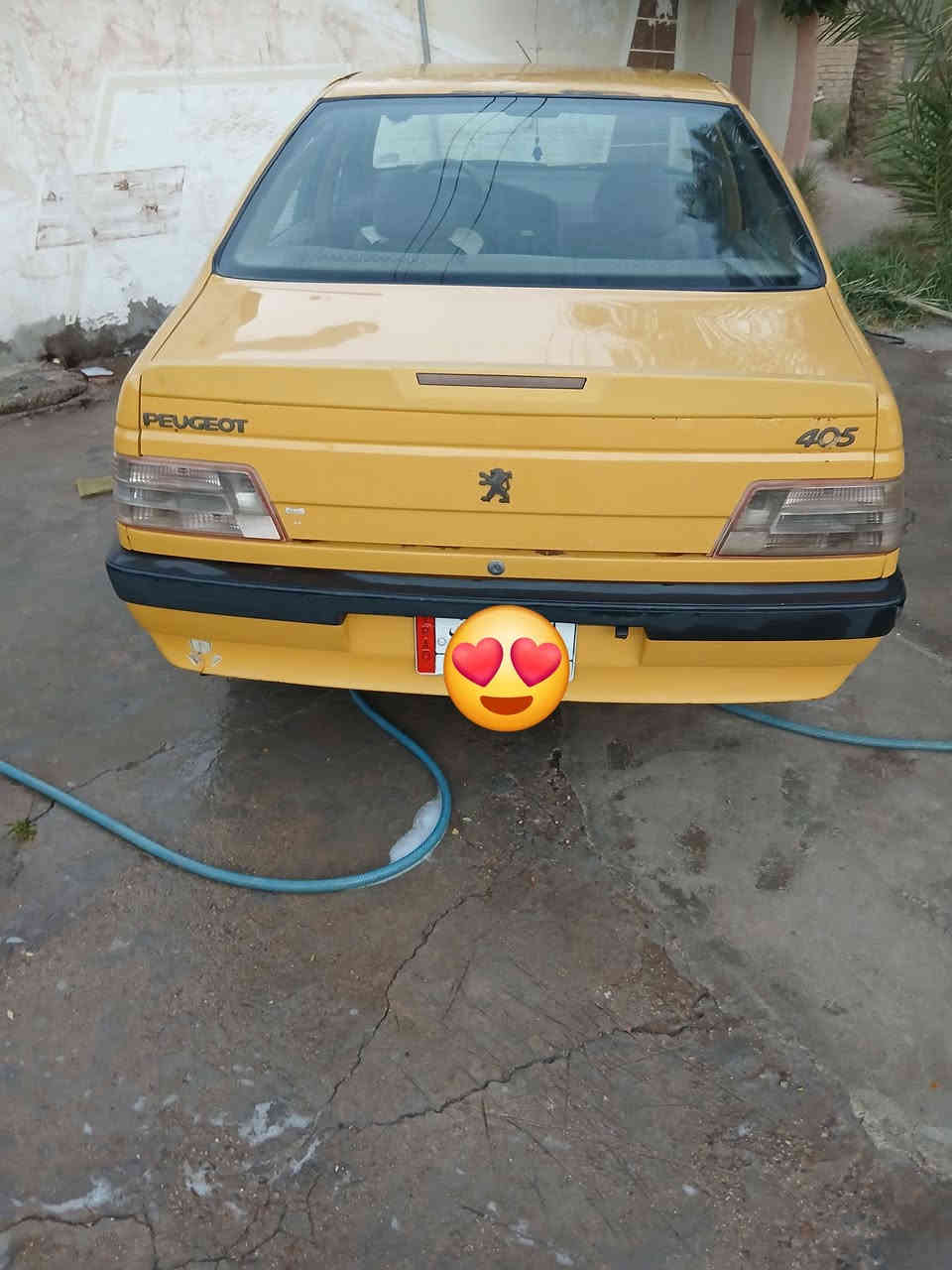 سلام عليكم من رخصة الادمن بيجو 405 موديل 2015للبيع سياره جاهزه كير ومكينة وحدادية خير من الله وصل خط وبحث جاهزات رقم بغداد مشروع وطني. سنويه ماساقطه بيه باب السايق مبداله بقطه مال كصه.  ***********
