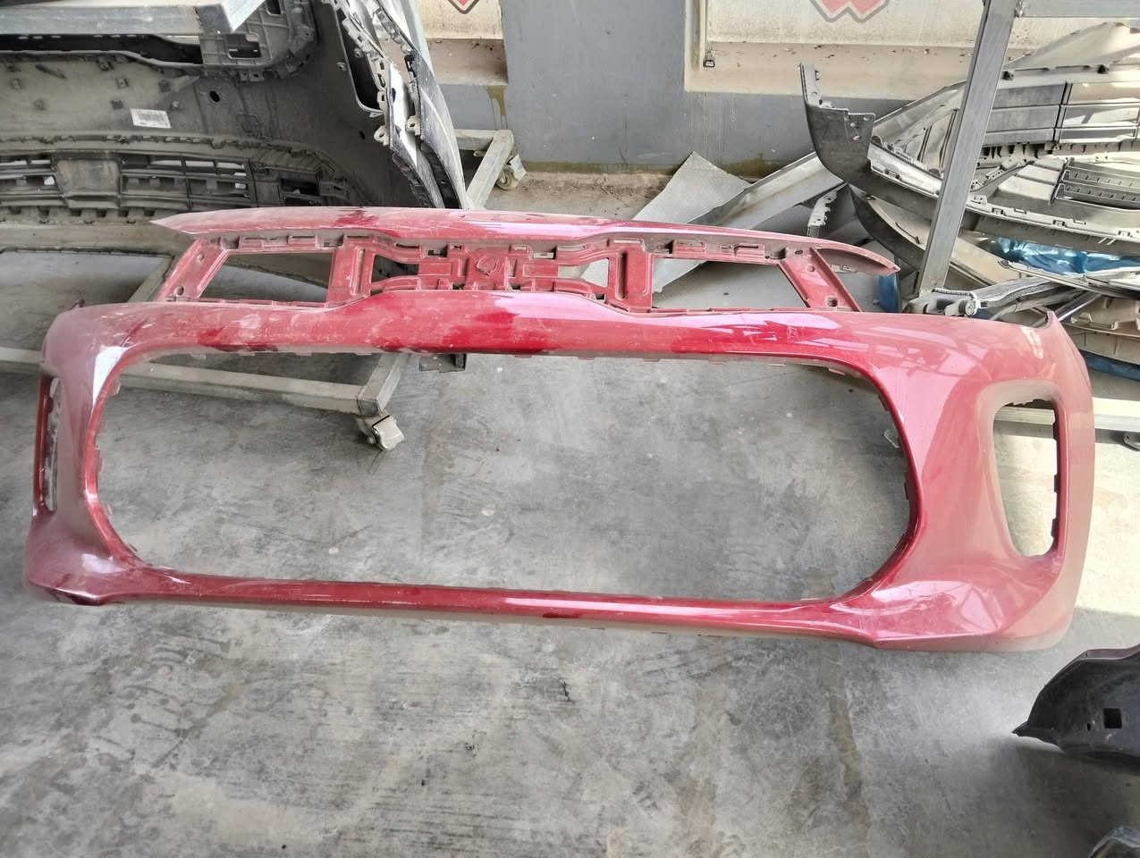 السلام عليكم دعاميات كيا ريو من موديل 19 إلى 21 اصلي  تفصيخ  تريد كامل تريد فارغ هم موجود السعر 125 الف  استفسار *********** بغداد
