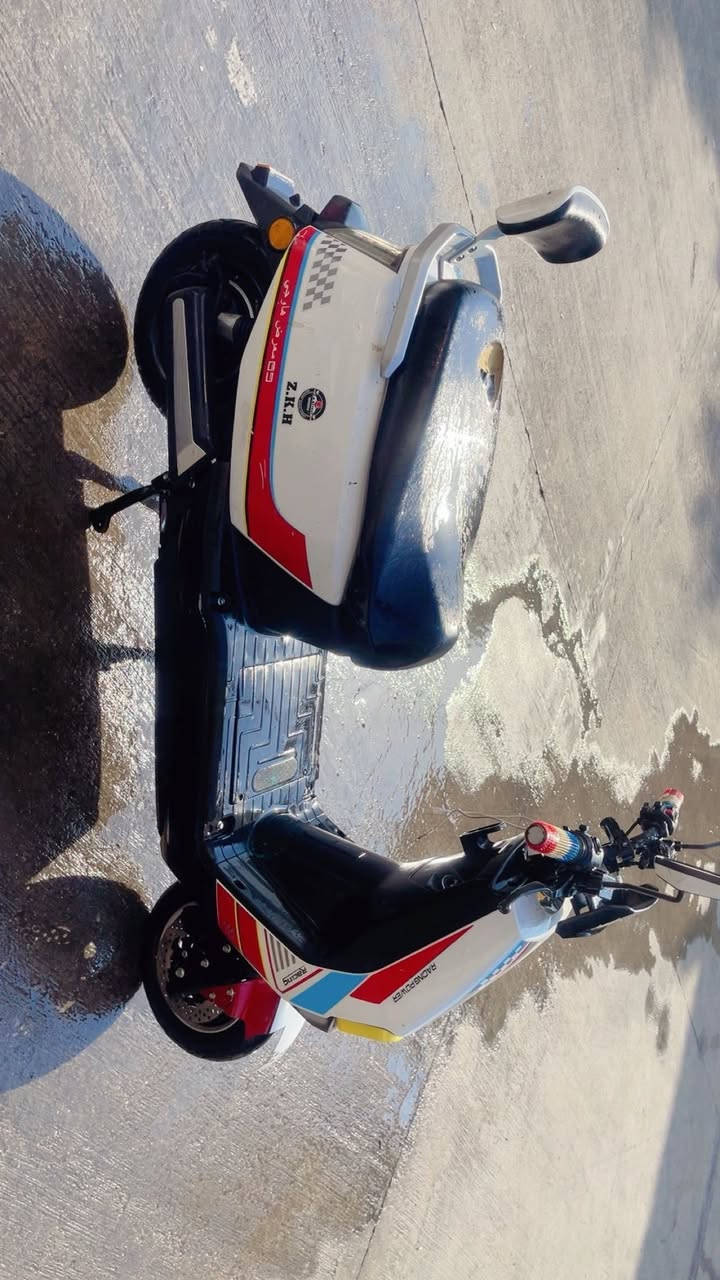 سلام عليكم دراجة شحن شركة الريان دراجة خير من الله كهربائيات كلها شغالة دراجة نضيفة فول فقط هاي ضربة الي بالجاملغ الأمامي  دراجة مال جناي خير من الله ست بطاريات مكان حي اور هذا رقمي ***********
