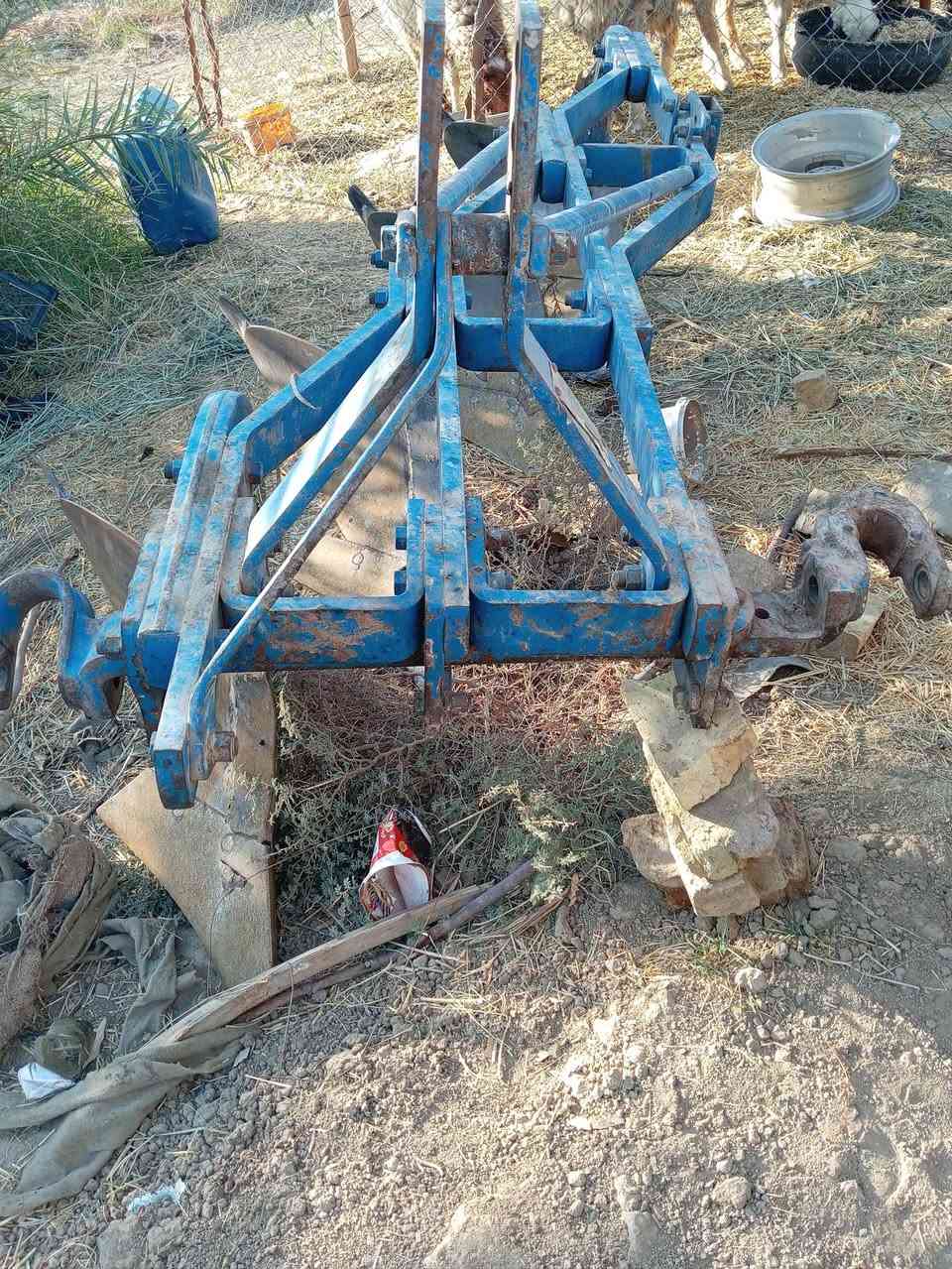 سلام عليكم فدان للبيع موديل 2014 حجم 10السعر مليون و300 وبيه مجال
المكان الديوانيه قضاء عفك الاتصال على الرقم 
***********
