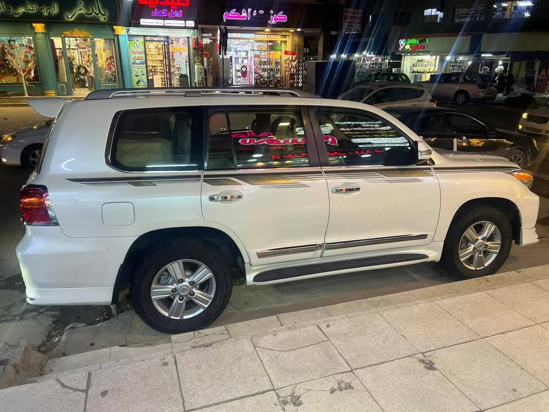 السلام عليكم
لاندكروز 2014
الموصفات GXR 
فتحة 
بصمة تشغيل عن بعد 
كشنات كهرباء 
كشنات جلد 
اللون ابيض 
حجم المحرك V6
مري كهرباء 
سبعة راكب 
خليجي بريم 
الضرر بدون حادث قطعة واحدة 
موضحة في السونار
ماشية 182000
السعر 385
للستفسار الاتصال على الرقم
متوفر وأتساب 
***********
مراوس أو نقد 
الموقع بغداد حي الجهاد
