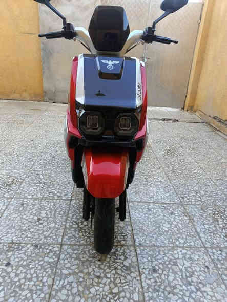 السلام عليكم دراجه شحن للبيع
سويج عدد 2
بصمه عدد 2 
6بطاريات 
اشاير يمين ويسار 
دبل اشاره 
لايت عالي وناصي 
نضام R بگ 
دراجه جديده ونظيفه 
بيه فقط بطاريه وحده واكفه يرادله تبديل والباقي كلشي جديد 
سعر 750وبيه مجال
للاستفسار ***********فقط واتساب 
مكان بغداد مدينة الصدر
