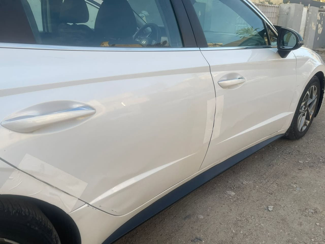 السلام عليكم سوناتا 2021 SEL  وارد امريكي معروفه فول مواصفات عده التقديم والتحريك بلبصمه السياره كامله ونضيفه فول حادثها باب الصدر مبدل اصلي السياره ماشيه 186 الف سياره نضيفه وكامله مكان السياره بغداد سعرها 174 
***********
