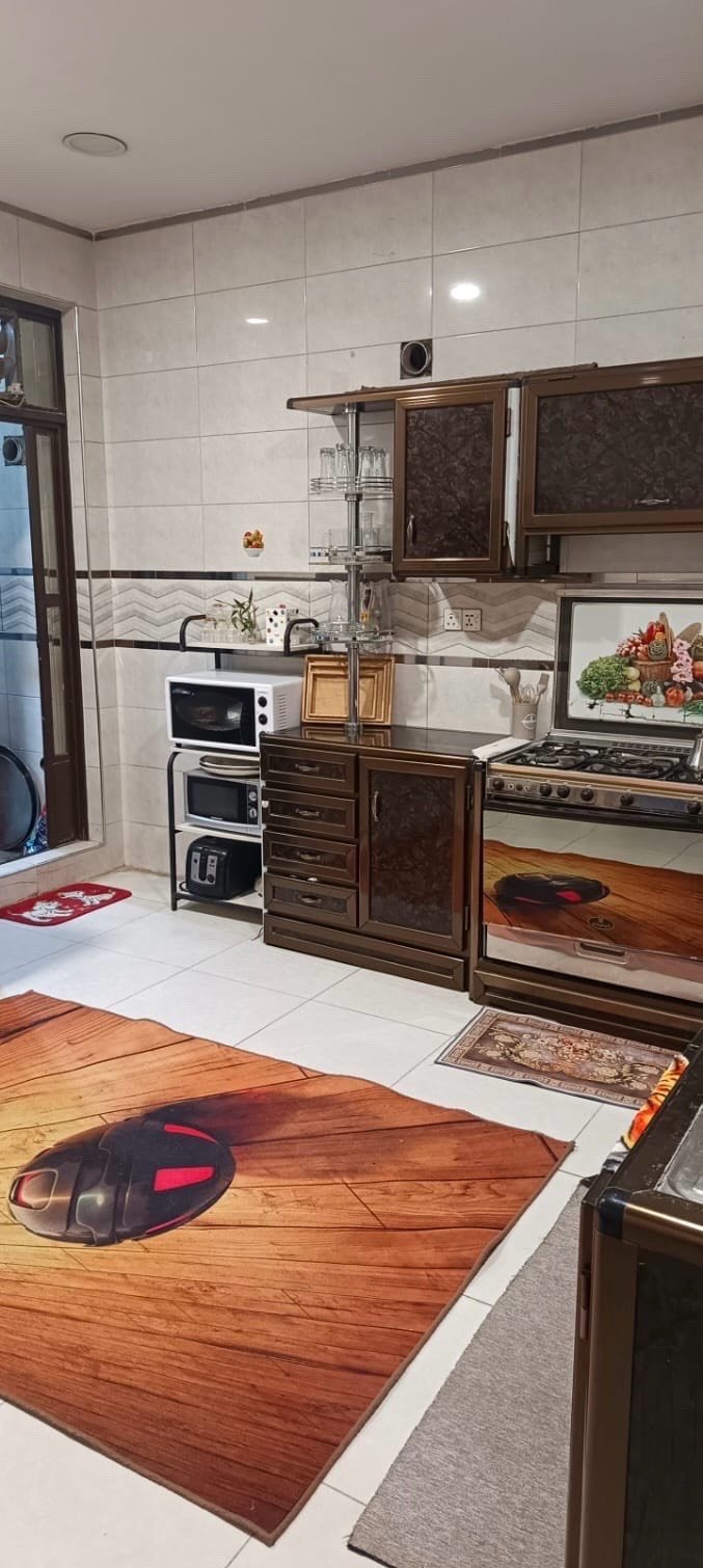 بيع سريع – لا تضيع الفرصة! 🔥

🏡 دار مميزة للبيع في حي الخليج – المربع الذهبي

إذا تدور على موقع راقي وسكن جاهز + استثمار مربح، هذا العرض إلك 👇

📍 الموقع: حي الخليج – خلف مجمع الزهور السكني
📄 الطابو: ملك صرف (أراضي مجلس النواب)
📐 المساحة: 10م واجهة × 20م نزال
🏗 سنة البناء: 2019

✨ تفاصيل الدار:

🏠 الطابق الأرضي:
	•	غرفتين نوم
	•	صالة مفتوحة على الاستقبال (13 متر)
	•	مطبخ حار + بارد
	•	مناور عدد 2
	•	صحيات داخلية وخارجية

🏠 الطابق الثاني:
	•	3 غرف نوم
	•	صالة
	•	مطبخ
	•	صحيات

🏠 الطابق الثالث:
	•	غرفتين نوم
	•	صالة
	•	مطبخ تركي مفتوح
	•	صحيات

✅ الطابق الأول والثاني جاهزين للسكن
✅ الطابق الثالث هيكل مسكف (تكدر تكمله حسب ذوقك)
✅ موقع جداً مميز وقريب على المدارس والخدمات

💰 مناسب للسكن العائلي أو استثمار (تقسيم/إيجار)

📞 للاستفسار والمعاينة:
***********
