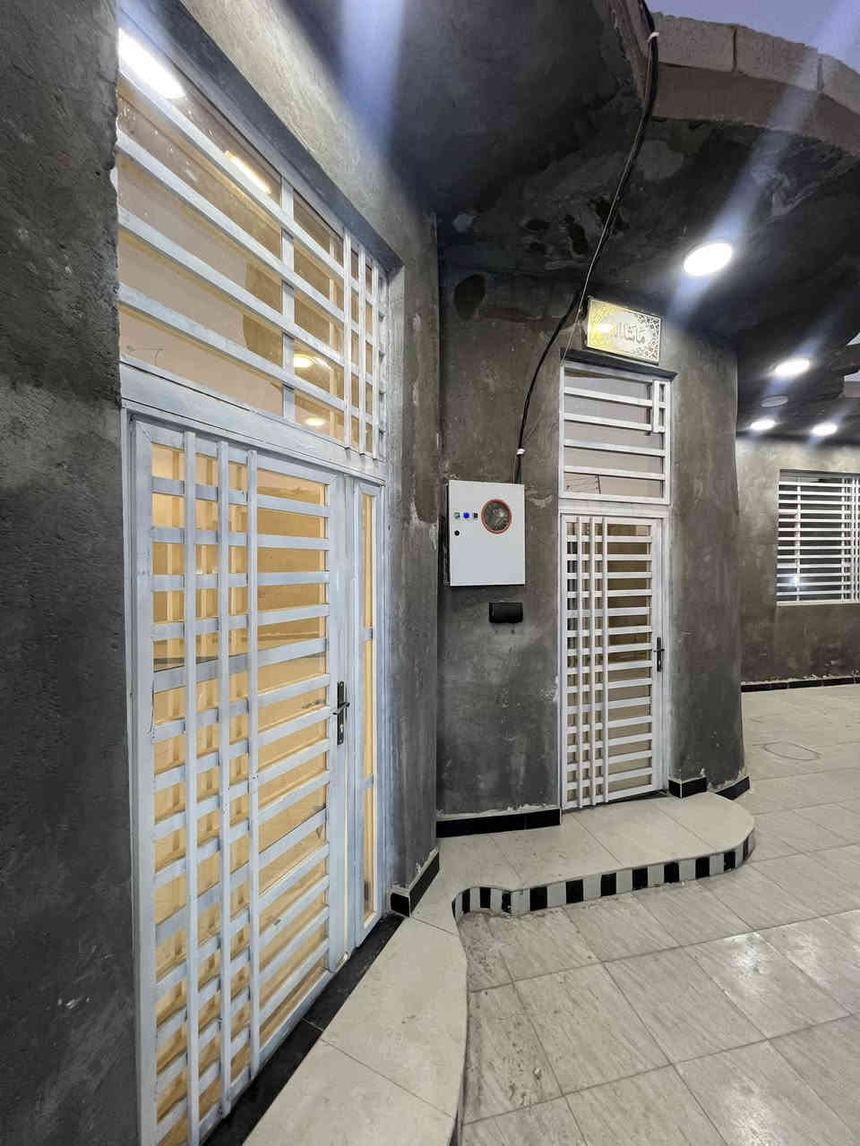 بيت للبيع 200 مـتر جـاهز من كلشي بـلوك صب مـسلح رباط صب 

كونكريت الـبيـت جـاهز على آخر حبايه غرفتين وصاله واسـتقبال ومنور 

وصحيات داخل وخارج درج صب بيت خير من الله بيبان كله تفصال فول

كهرباء مربوطه مولد مجاري حكوميه ثقيل وخفيف انت ضوي جاهز فول

الناصريـه سـديناويـه يم صفي الـدين كل هذا جوه السوك بيـع سريـع 

واتـساب مـفتوح ***********
