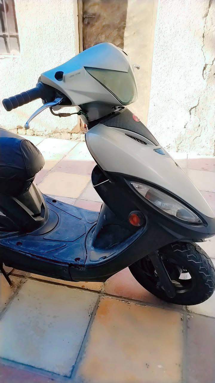 دراجه للبيع جي فور نكره سلف ما مفتوحه كلشي بيه شغال كهرباء شغاله تجي ويتشوف ابعينك شرط الفحص سعره 550 وبيه مجال الطيبين ناصريه مركز ***********
