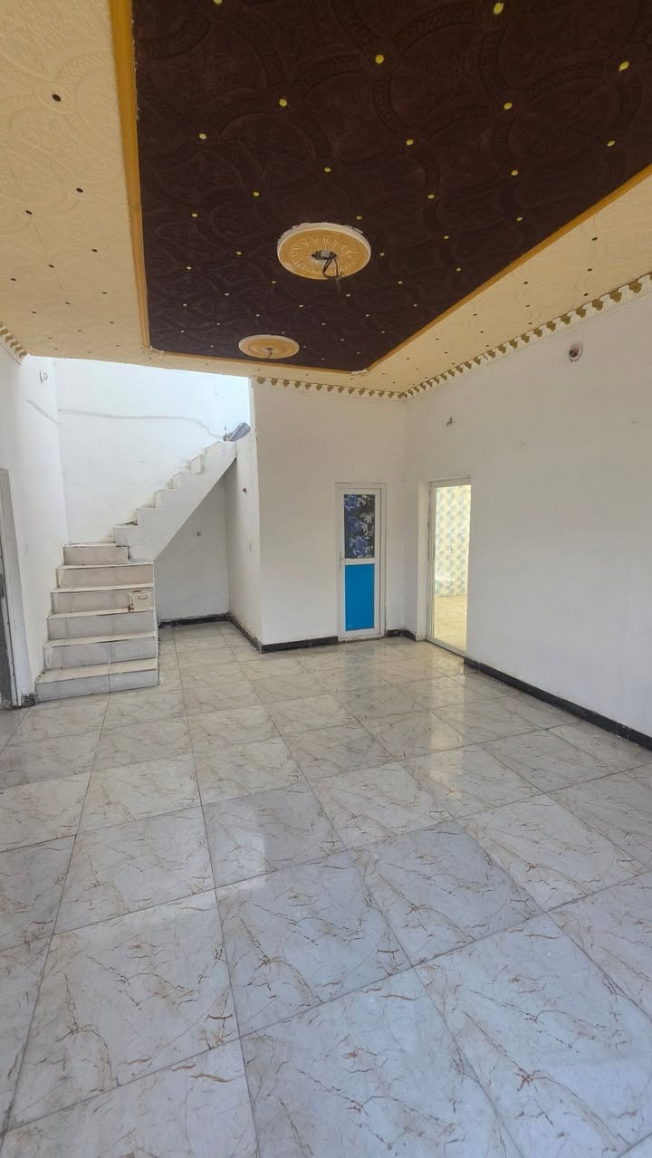 بيت للبيع 205 متر ركن سند 25 مداور بأسم المشتري مشمول بالتطويب ومرقم بي أستقبال وصاله وغرفتين  ومطبخ حار وبارد وصحيات داخلية وخارجية العنوان الديوانية خلف  الحضاره  البو جاسم قرب ابو وائل  يبعد عن الحضاره 70 متر ***********+*********** واتساب ***********

