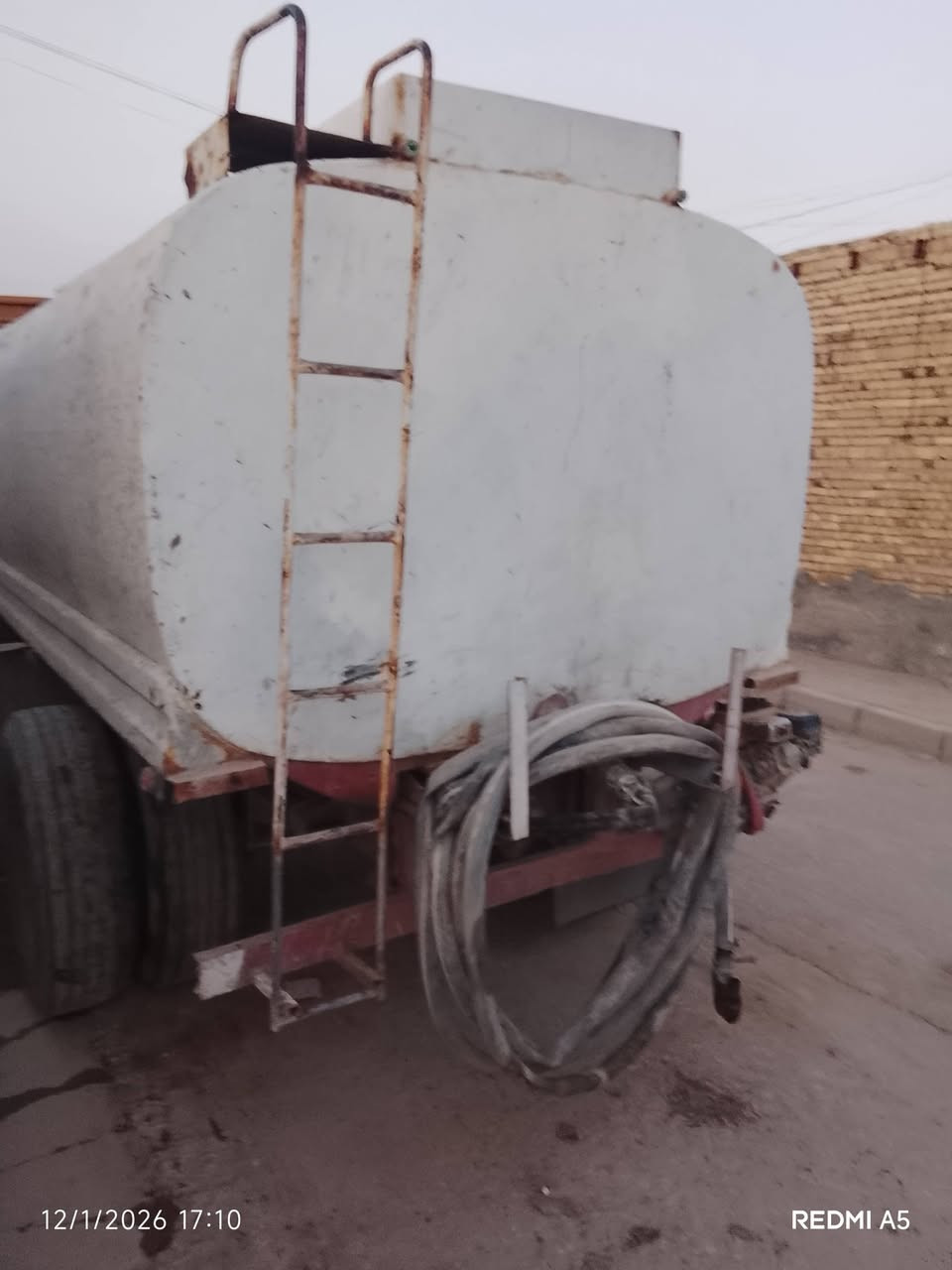 سلام عليكم روماني للبيع تانكي 12طن مغلون تايرات جدد بسنويه كلاب تك مكينه 6 بيه بخار قليل بدون تنقيص مكان العماره السعر 4500وبيه مجال الاستفسار اتصل ***********
