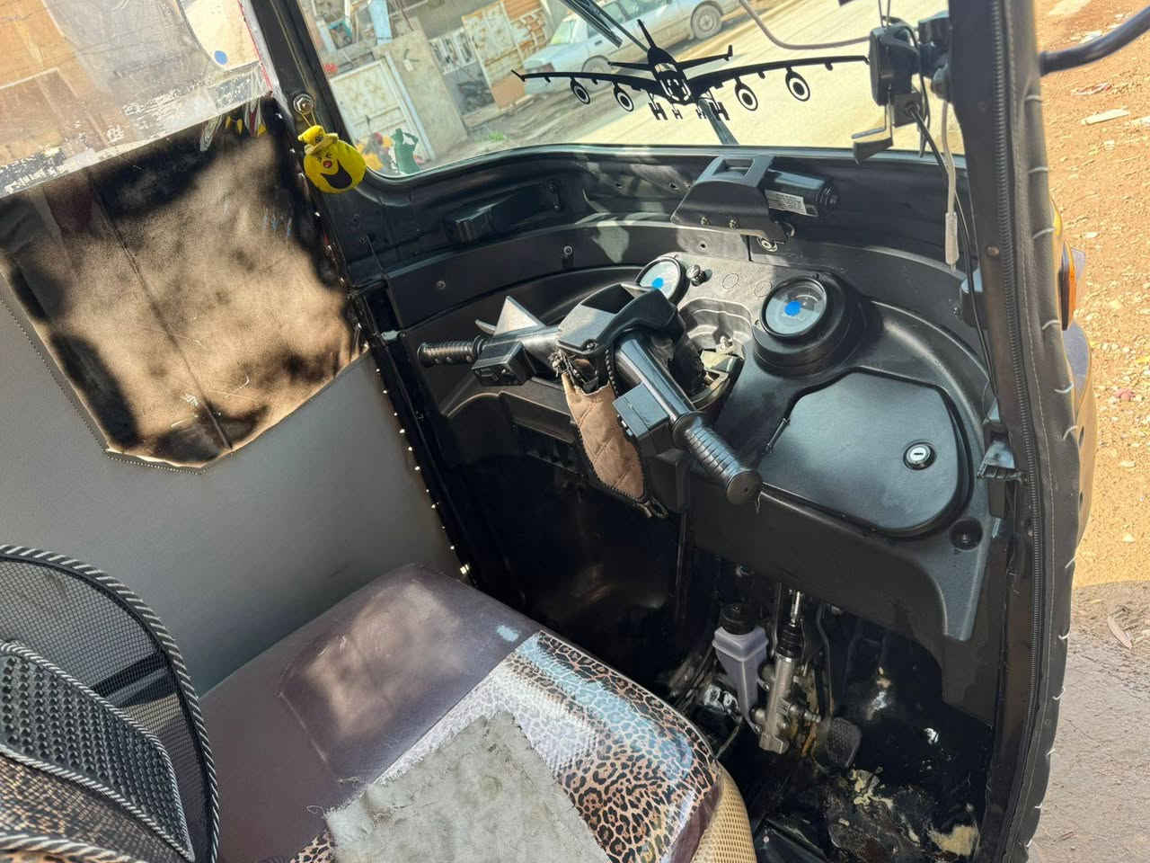 السلام عليكم تكتك عشرين شهر5نضيفه مكينه اكسل خير من الله  السعر 7ملاين وبيه مجال ***********
