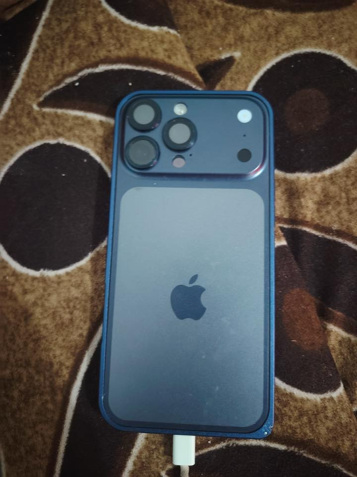 مكاني أربيل أيفون ١٦ برو ماكس أوربي جديد بعده بس شحنته عسيارا بطاريه صار ٩٧ شخطه مابيه ذاكره ٢٥٦ كل أغراضه وياه مالي متواجد علفيس راسلني وتس أب ***********
