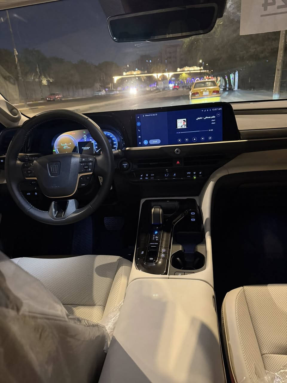 تيوتاكروان موصفات تو كلر لونين زيرو السعر ٣٨٥العنوان بغداد شارع حيفا الرقم *********** الوكاله عبد الطيف
