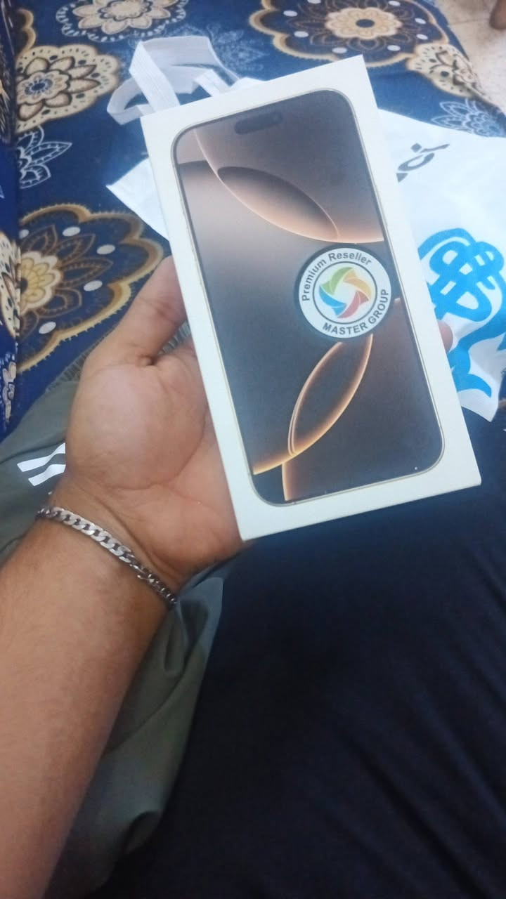 ايفون 16 برو ماكس ماستر بطارية 100/100 مشحون 35 مرة فقط جديد مستخدم قيل كلش كلش بغداد *********** بارك السعدون
