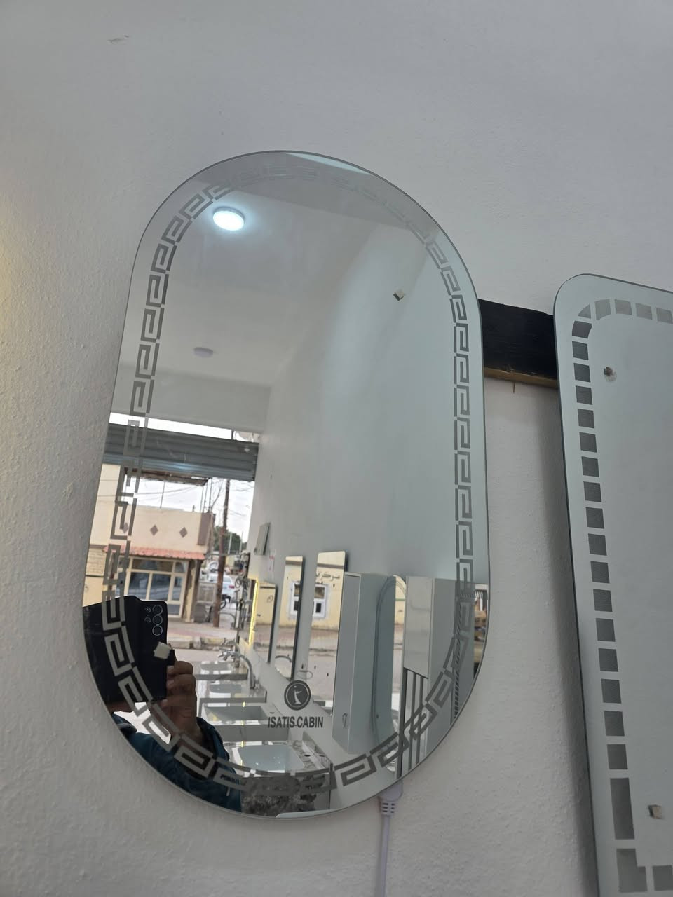 مراية لد وصيدلية بمختلف الاسعار والقياسات 
الرضا للصحيات 
توصيل داخل قزانية ومندلي وبلدروز مجاني
***********
