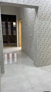 طابق أول • غرفتين • نظيفة