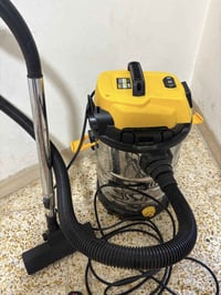 مكنسة كهربائية • مستعملة • بدون ملحقات