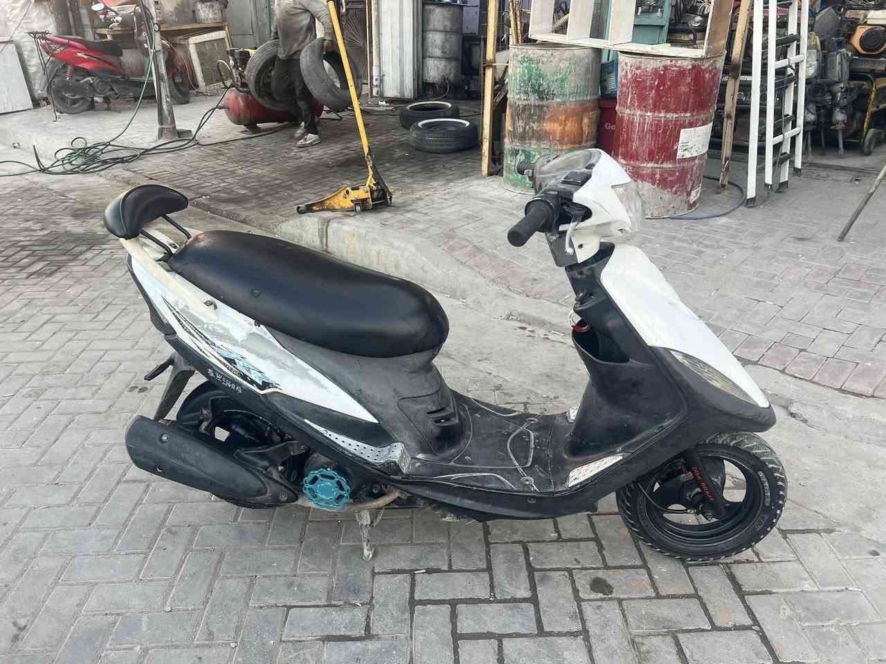 سلام عليكم دراجه ماكس عدله مال رمبه كفرهه ابيض جارد ختم واحد ويه المكينه مكينه بلاديه وبيهه تجوه وقبق فلاوين دراجه خير من الله برغي تجاري مابيهه السعر ٧٥٠ وبيهه مجال رقمي *********** مكاني بغداد حي جهاد
