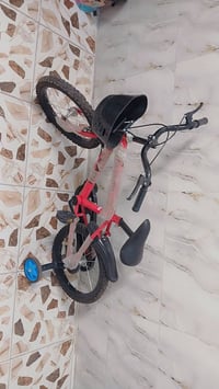 كاونتر ٣متر خشب تركي مفصلته بمليون اريده ٣٥٠وبي مجال حك الكروه وبايسكل...