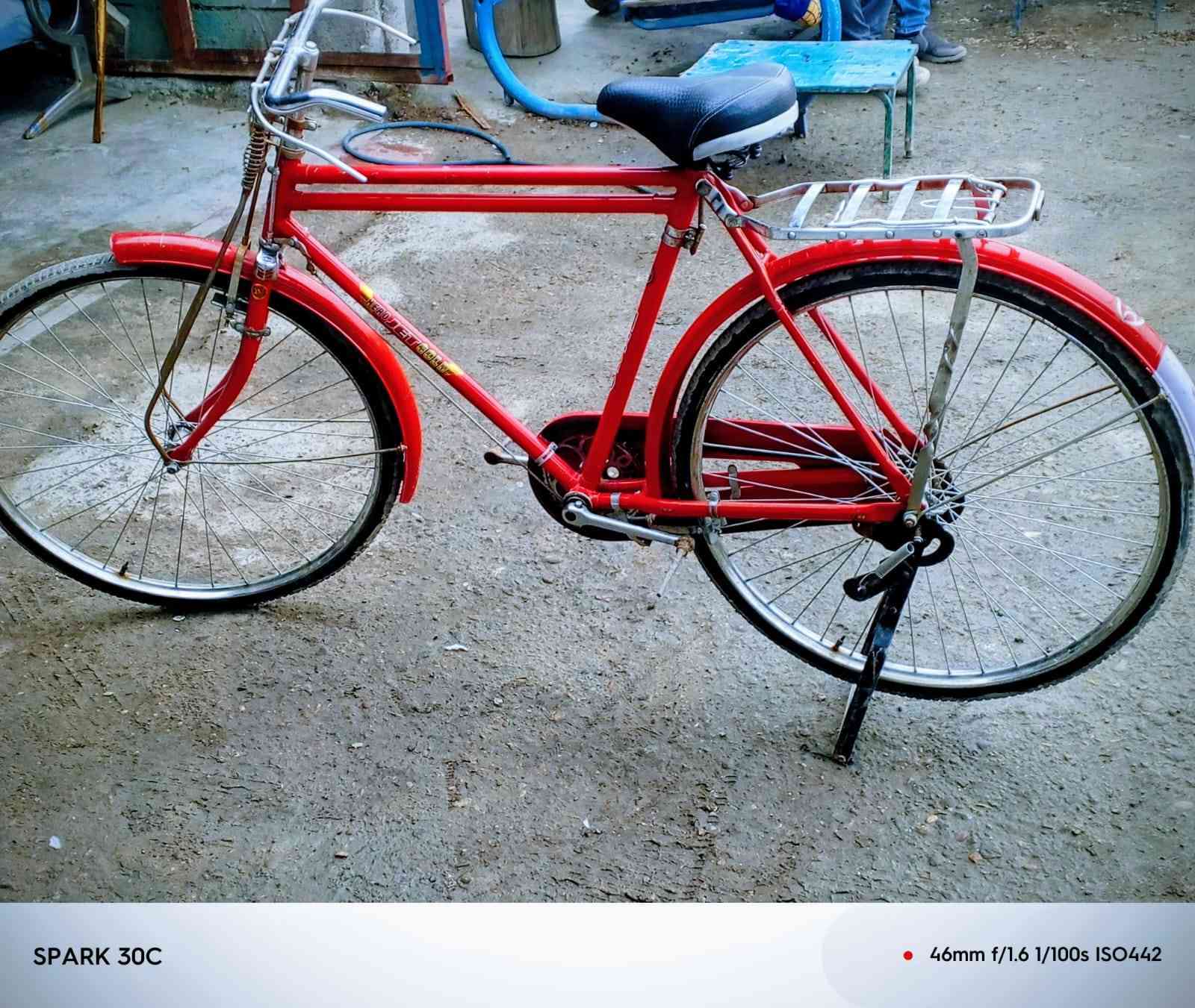 السلام عليكم
بايسكل هيرو للبيع 
حجم ٢٨ 
نظيف كللش 

السعر ( 100 و بي مجال بسيط ) 

العنوان ( جسر ديالى _ الساهرون ) 

رقم الهاتف (  ***********  )
