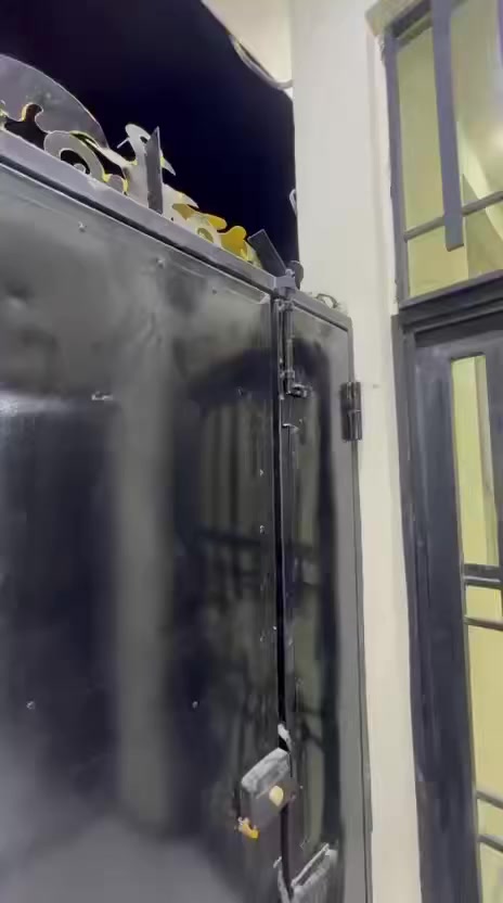 بيت في كربلاء المقدسة للايجار سايدين البارون عامود 66
البيت نظيف مامسكون سابقا وبي كاونتر جاهز جديد
📍 يبعد دقائق عن مرقد الإمام العباس (عليه السلام) بالسيارة 
📐 المساحة: 50 متر
تفاصيل البيت:
🔹 الطابق الأرضي:
 • حمامين (واحد خارجي للضيوف + واحد داخلي)
 • مطبخ كامل مع كاونتر
 • صالة
 • حولي
🔹 الطابق الثاني:
 • حمام مشترك
 • غرفتين
 • بالكون
✔️ مناسب للعوائل

📞 للتواصل والاستفسار: [***********]
