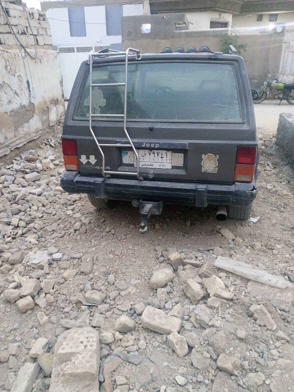 السلام عليكم
من رخصت الادمن
سياره جيب شيروكي موديل 90 حائز ثالث وعندي وكاله عامه.الاستفسار اتصل  ***********
