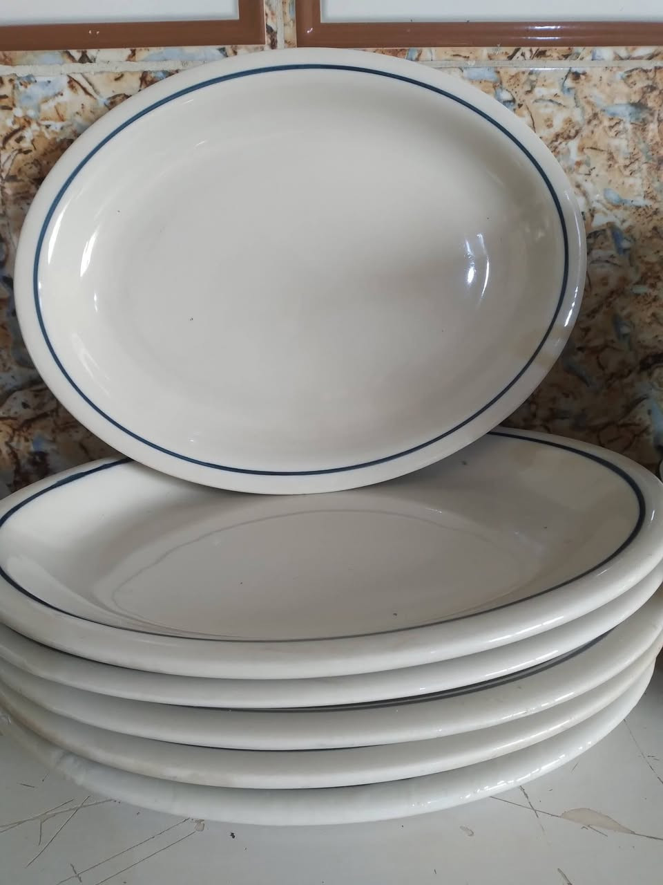 ثلاث قطع تباسي كرانيت الاصلي 
، حافظة طعام 5 
جدر عدد 3 
بلم عدد 6 
السعر 75 الف مع التوصيل داخل الرفاعي رقم الهاتف
***********
