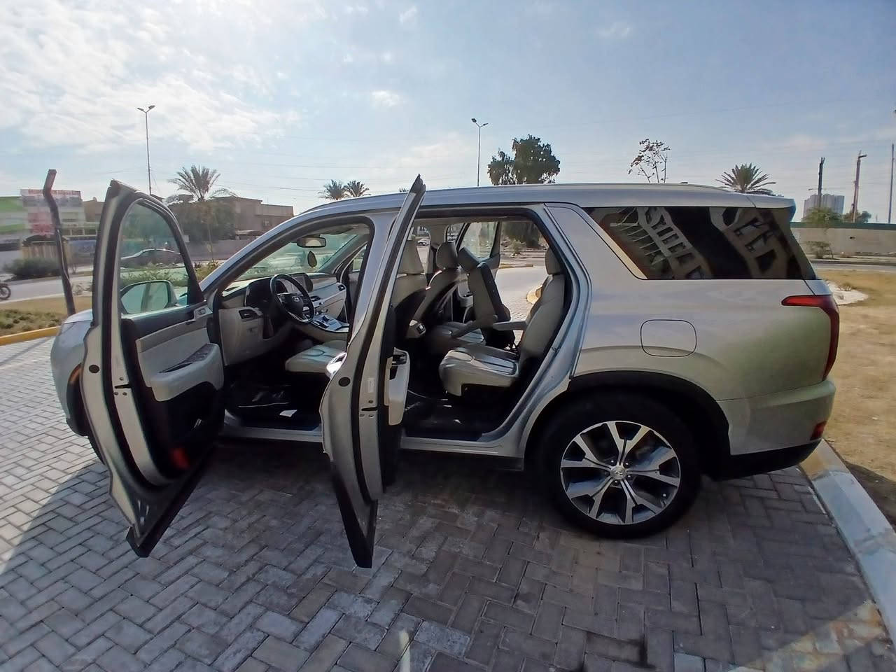 بلاسايد موديل ٢٠٢١ فول موصفات  بصمة جلد كرسي كهرباء   وتدفع تشغيل عن بعد رادار امامي وخلفي بردات خلفيه الدشبول موطعم بلصاج باب كهرباء وبعد بيها مواصفات  مكان السيارة بغداد  بدون حدث ولاضبغ تقريرميا امطار  وبها بارد بالجامغ الأيمن الخلفي سعر(٢٤٥$) ستفسار تصل ***********
