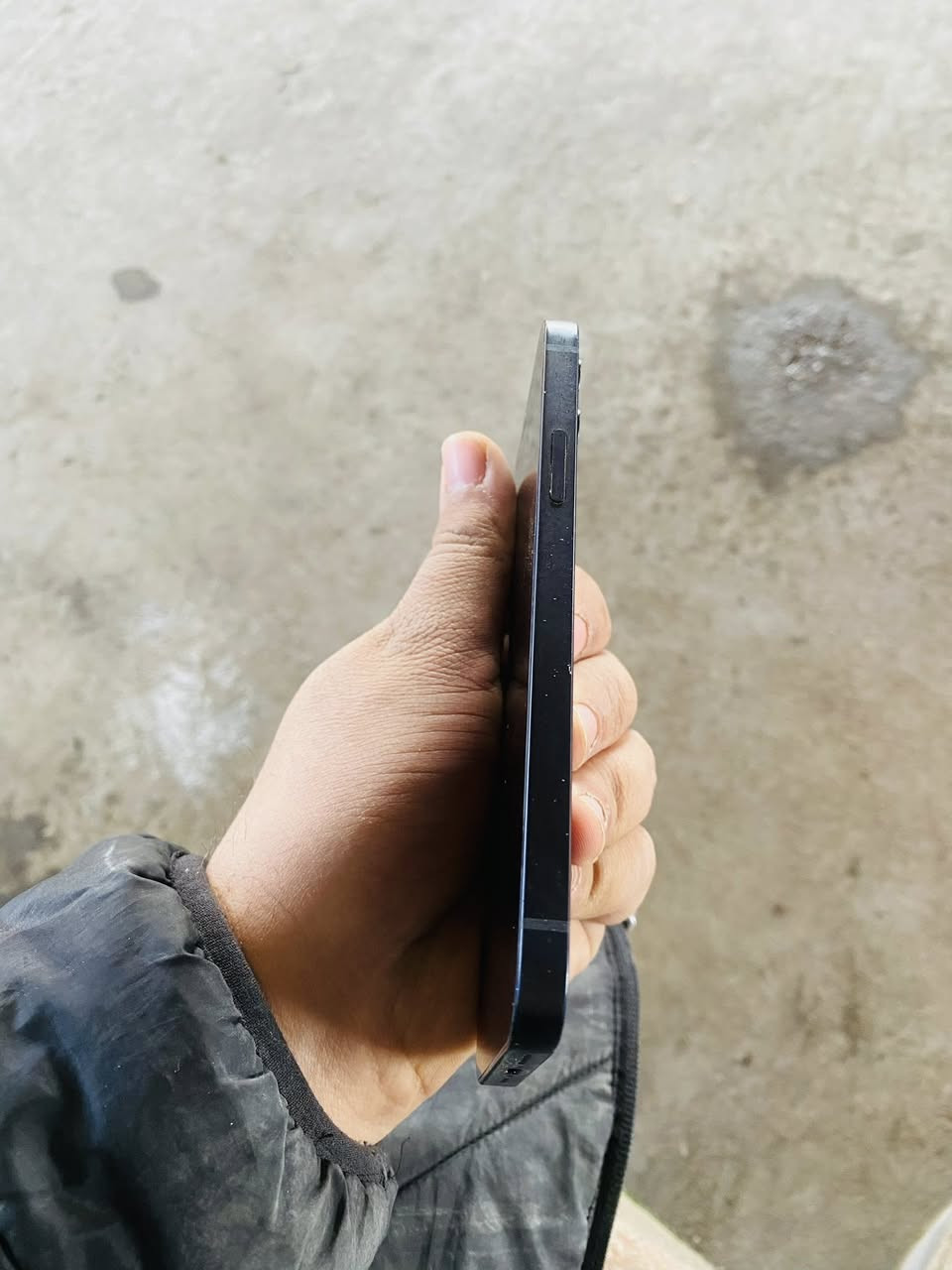 سلام عليكم 
ايفون ١٢ عادي للبيع الجهاز نضيف جدا مامبدل بي برغي بطاريه ٧٩ ذاكره ١٢٨ لون نيلي مثل مامبين بلصور 
السعر ٢٥٧ للتواصل المراسله او الاتصال ***********
