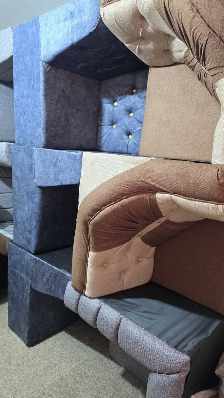 تخم ديوان جديد  ..
وصول حاويه بتاريخ  ٣  / ١ يوم السبت 
مواصفات خاصه فصال ثقيل بلاوييد اسود 
موديلات جديده  .
متوفر ١٠ نفر و٢٠ نفر و٣٠ نفر و ٤٠ نفر 
يفرش ديوانيه ١٢ متر  ..
العنوان بداية فرع ابو الماش الجهه اليسار مقابل افران ومعجنات الحوراء ومقابل صيدلية عبدالرحمن  ..
***********
*********** وات ساب
