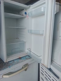 ثلاجه 5قدم نضيفه وبلاديه سعر 85الف 07822553071 07705724152