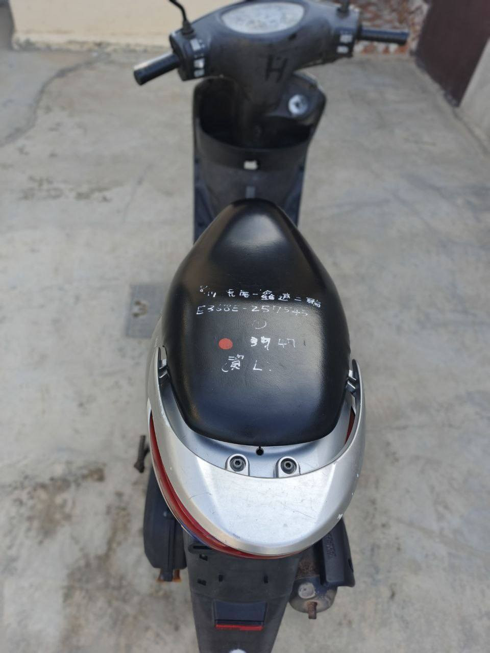 سلام عليكم دراجه بريز دراجه بلاديه خير من الله بيه نقص كابريته بس تخربط شويه أسعر 700 وبيه مجال حك الجيه *********** مكان بغداد
