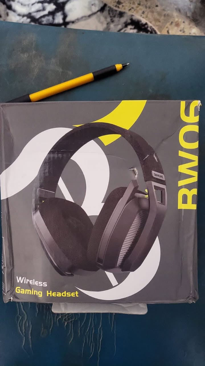 السلام عليكم 
جوستك ب35
محوله الوحده عله 10
بطاريات جوستك نقص واير الوحده علا 10
السماعه علا 20 
الكيبورد علا 15
 الماوس علا 15
الاستيرن علا 10
اذا شلع السعر يصير ارخص 
تواصل خاص 
واتساب:***********
