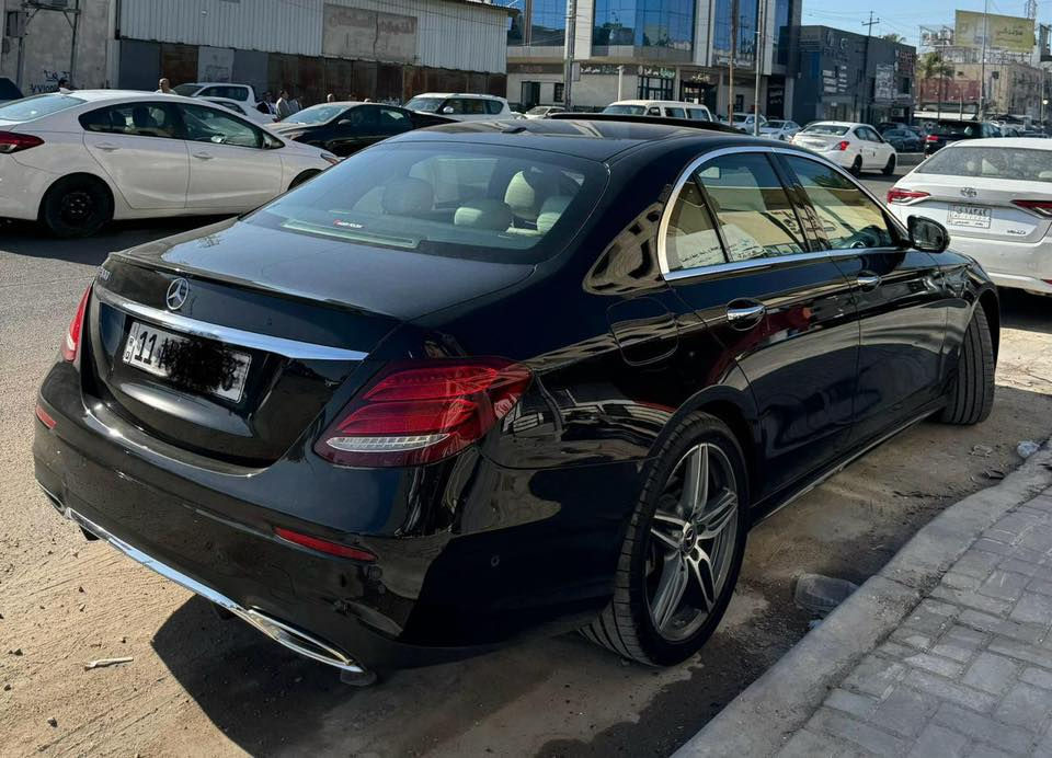 السلام عليكم
E300 
80mile 
وارد امريكي 
صبغ دعامية فقط اماميه 
كت amg بلادي اصل 
السعر 26 
***********
