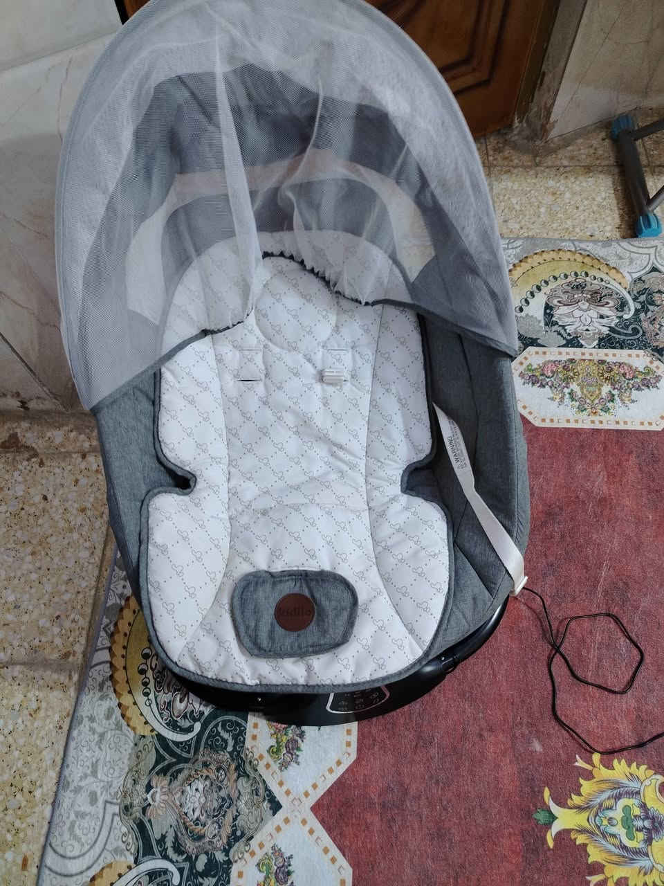السلام عليكم كرسي أطفال كهربائي هزاز موجود ريموت استخدام قليل اخو الجديد مع وجود موسيقى بالكرسي لنوم الطفل السعر 40 الف
***********
